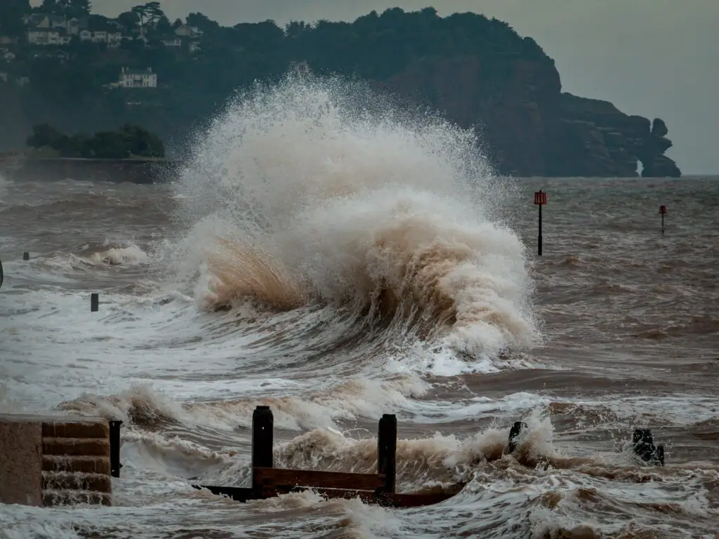 What Happens in the Ocean Before a Tsunami Strikes?