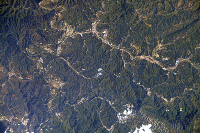 Can Astronauts See the Great Wall of China from Space?